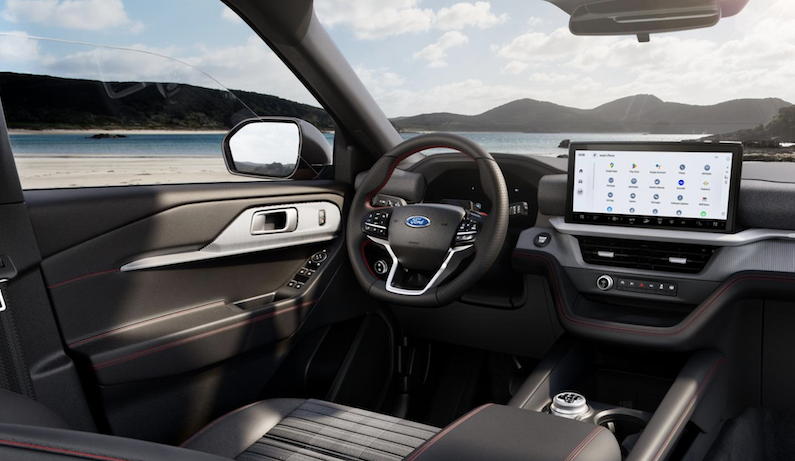 A pro of the 2025 Ford Explorer is turbocharged engines while a con of the 2025 Explorer is cramped third row seating.