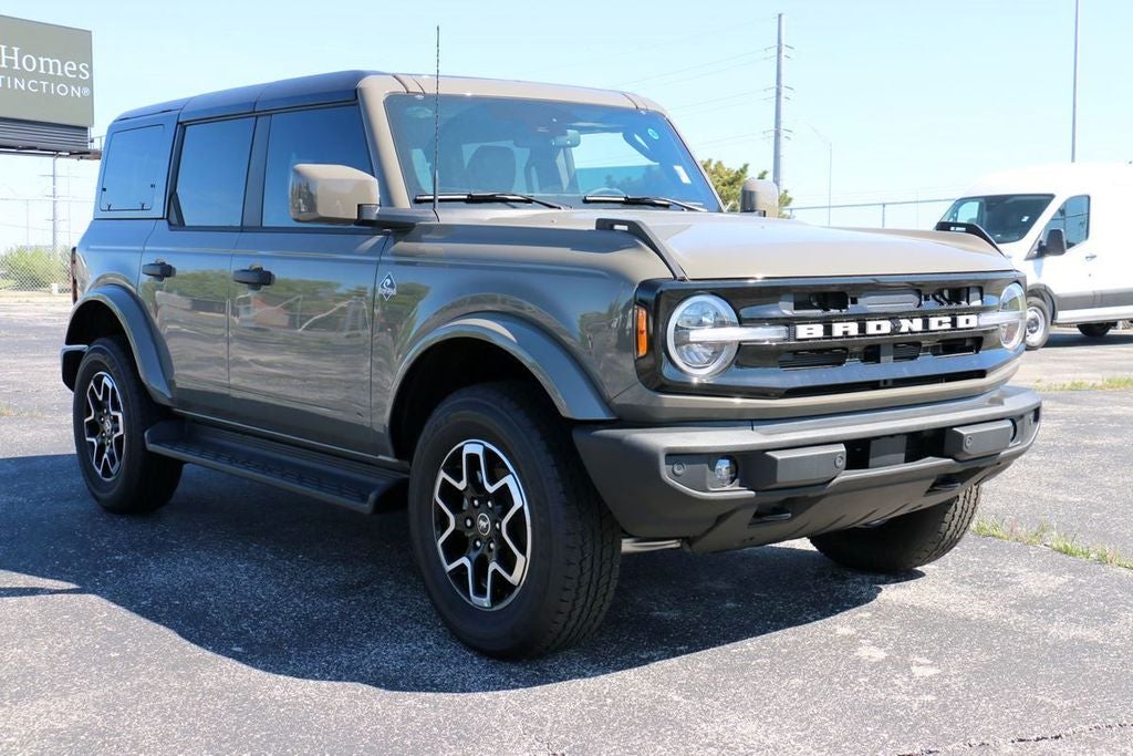 2026 Ford Bronco Outer Banks