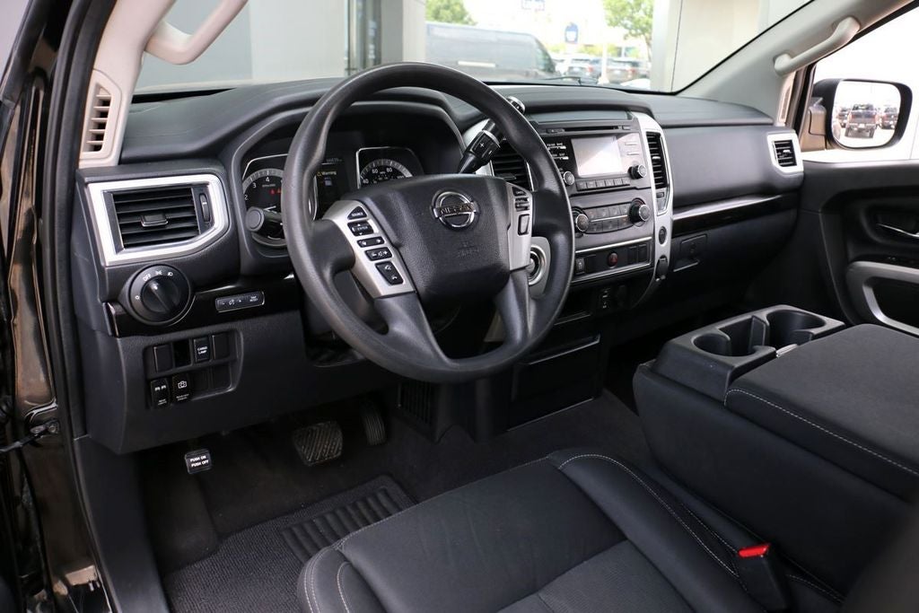 2017 Nissan Titan SV