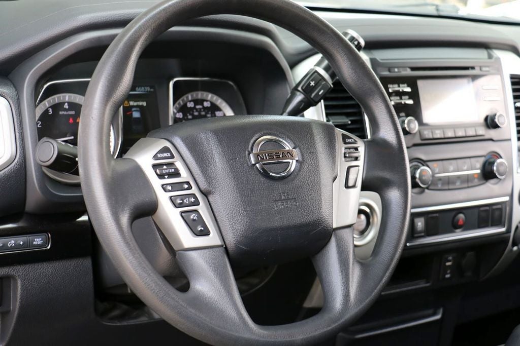 2017 Nissan Titan SV