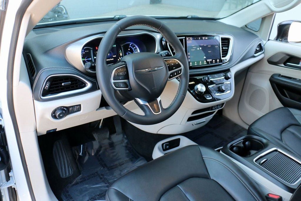 2024 Chrysler Pacifica Hybrid Select
