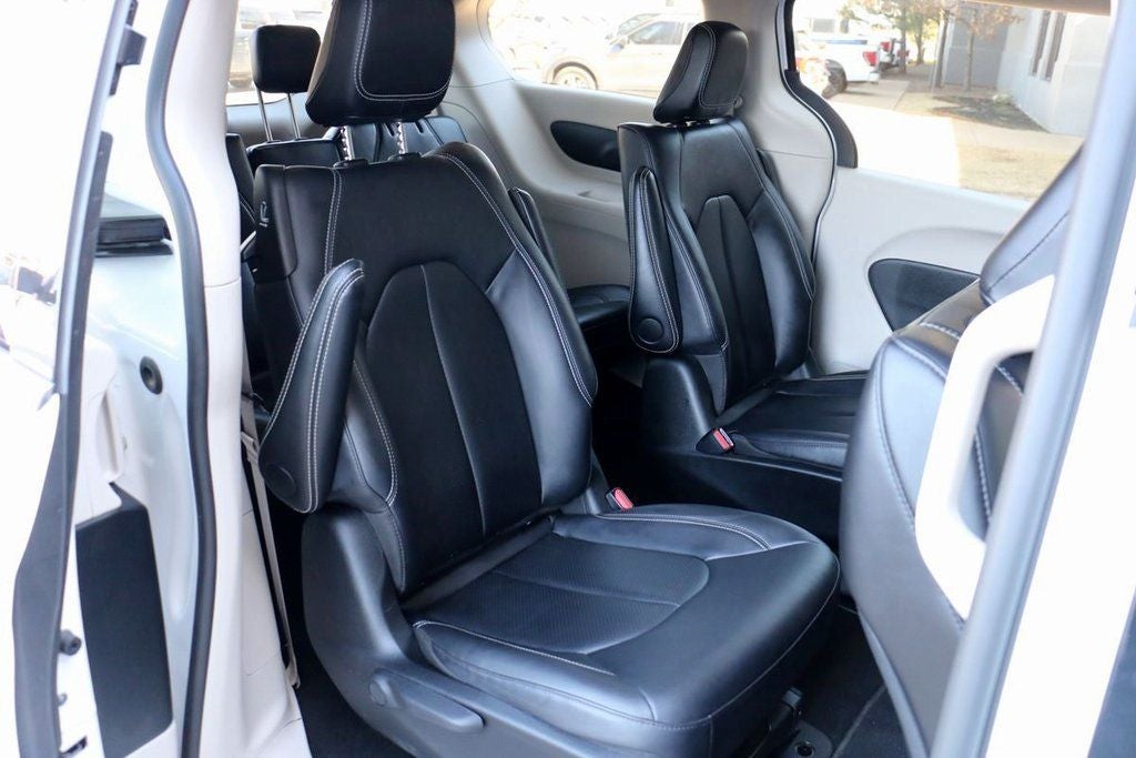 2024 Chrysler Pacifica Hybrid Select