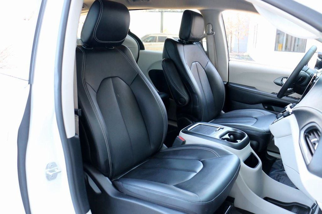 2024 Chrysler Pacifica Hybrid Select