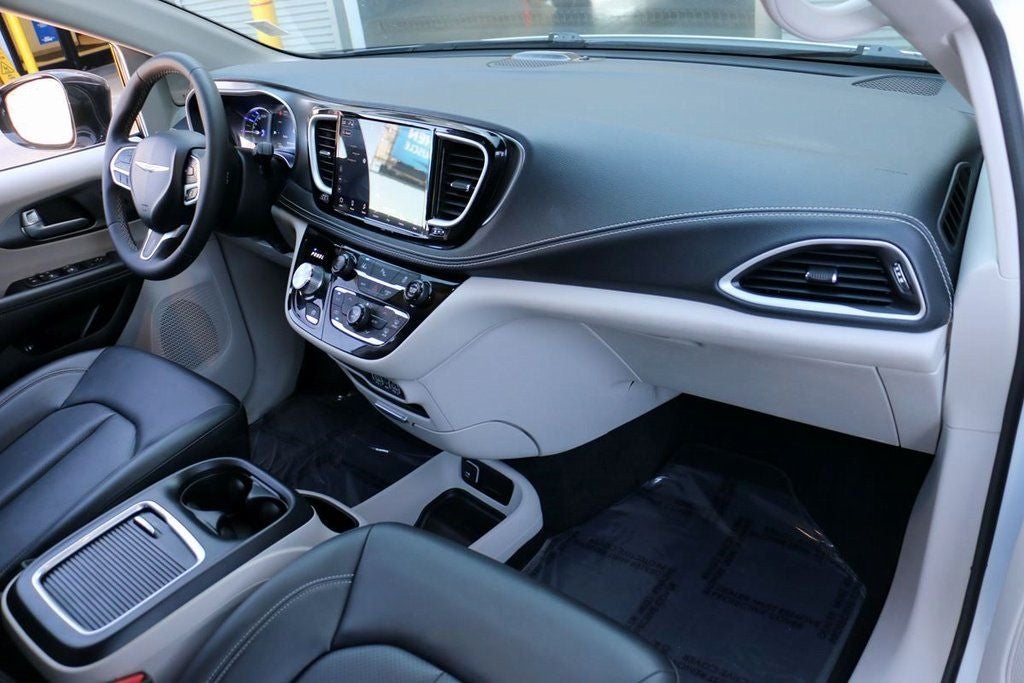 2024 Chrysler Pacifica Hybrid Select