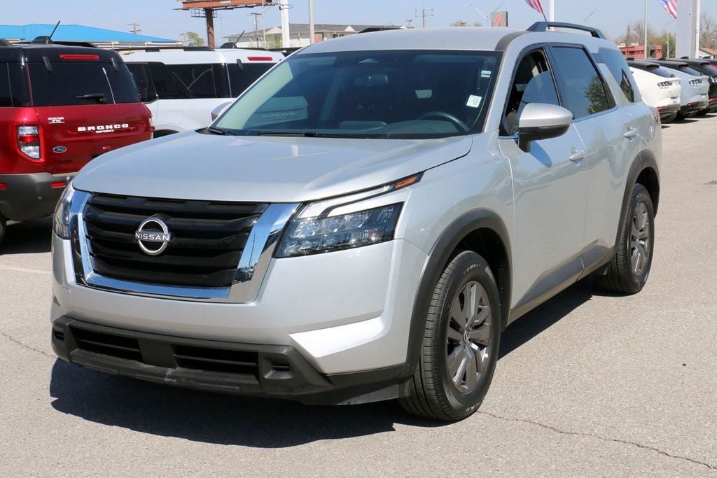 2025 Nissan Pathfinder SV