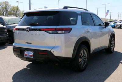 2025 Nissan Pathfinder SV