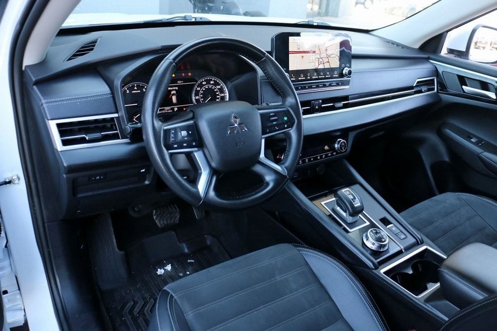 2024 Mitsubishi Outlander SE